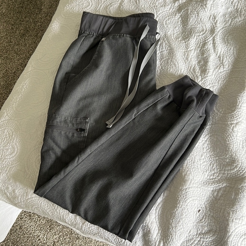 FIGS graphite medium Zamora jogger